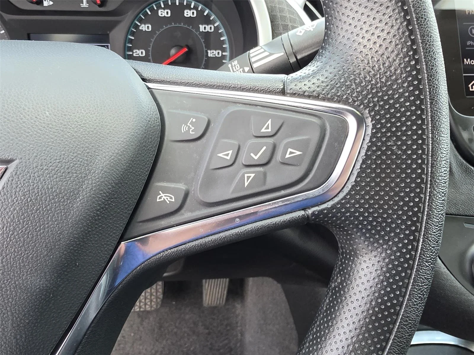 Used 2024 Summit White Chevrolet LT image 27