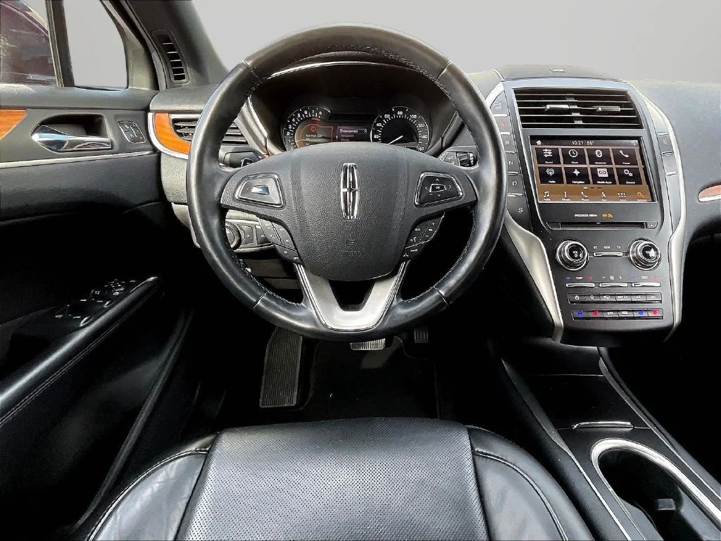Used 2019 Burgundy Lincoln Reserve image 10