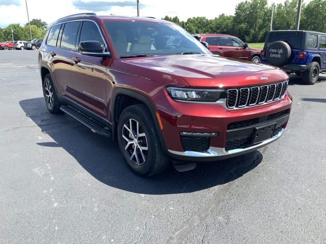 Used 2023 Velvet Red Pearlcoat Jeep Limited image 15
