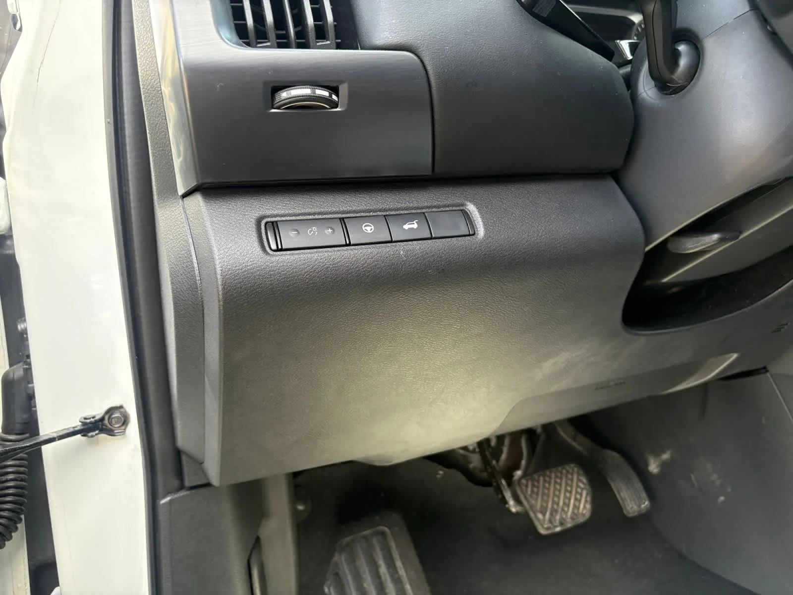 Used 2023 Pearl White Tricoat Nissan SL image 36