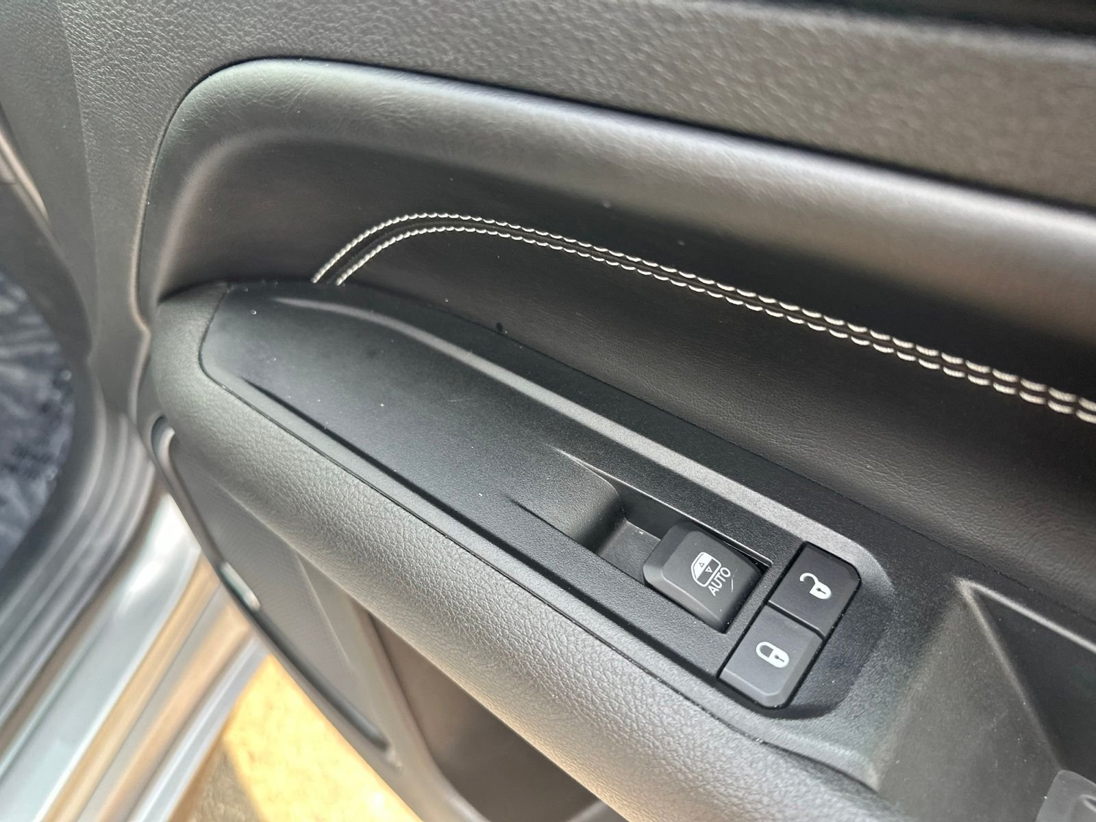 Used 2022 Silver Jeep Limited High Altitude image 36