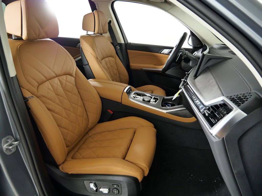 Used 2026 Skyscraper Grey Metallic BMW xDrive40i image 22