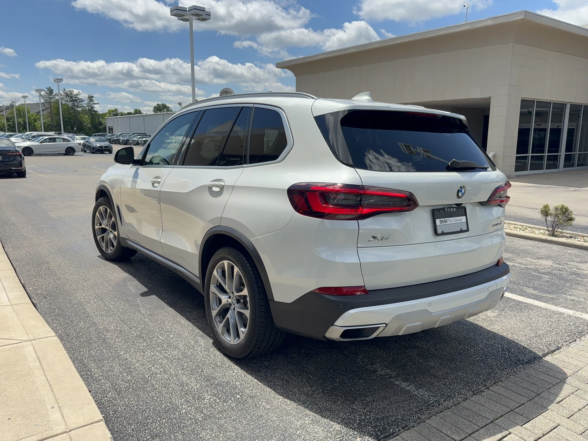 Used 2022 Mineral White Metallic BMW xDrive40i image 6