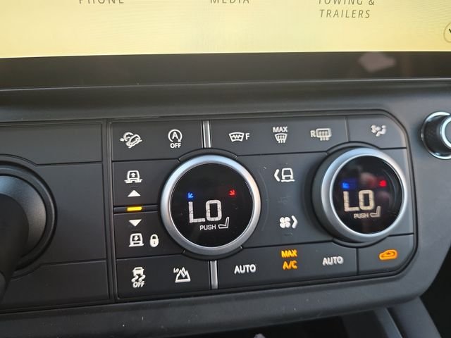 New 2026 Fuji White Land Rover X-Dynamic SE image 17