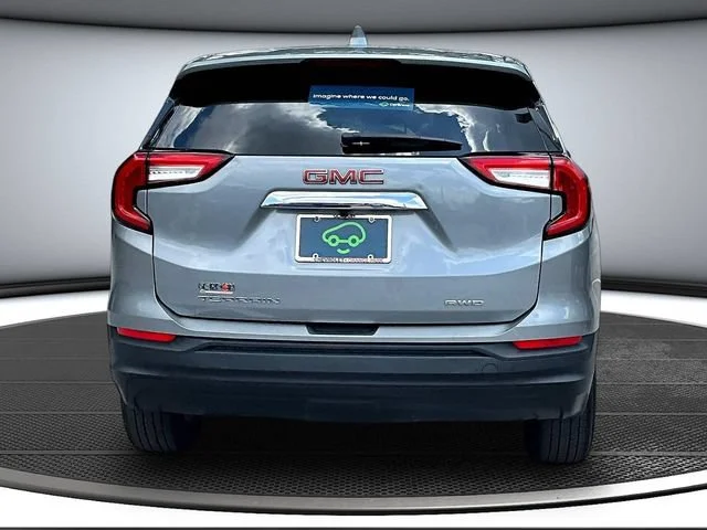 Certified Used 2024 Sterling Metallic GMC SLE image 6