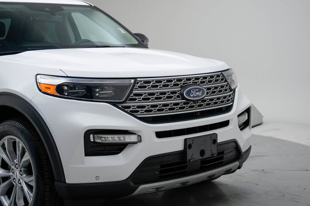 Used 2023 White Ford Limited image 4