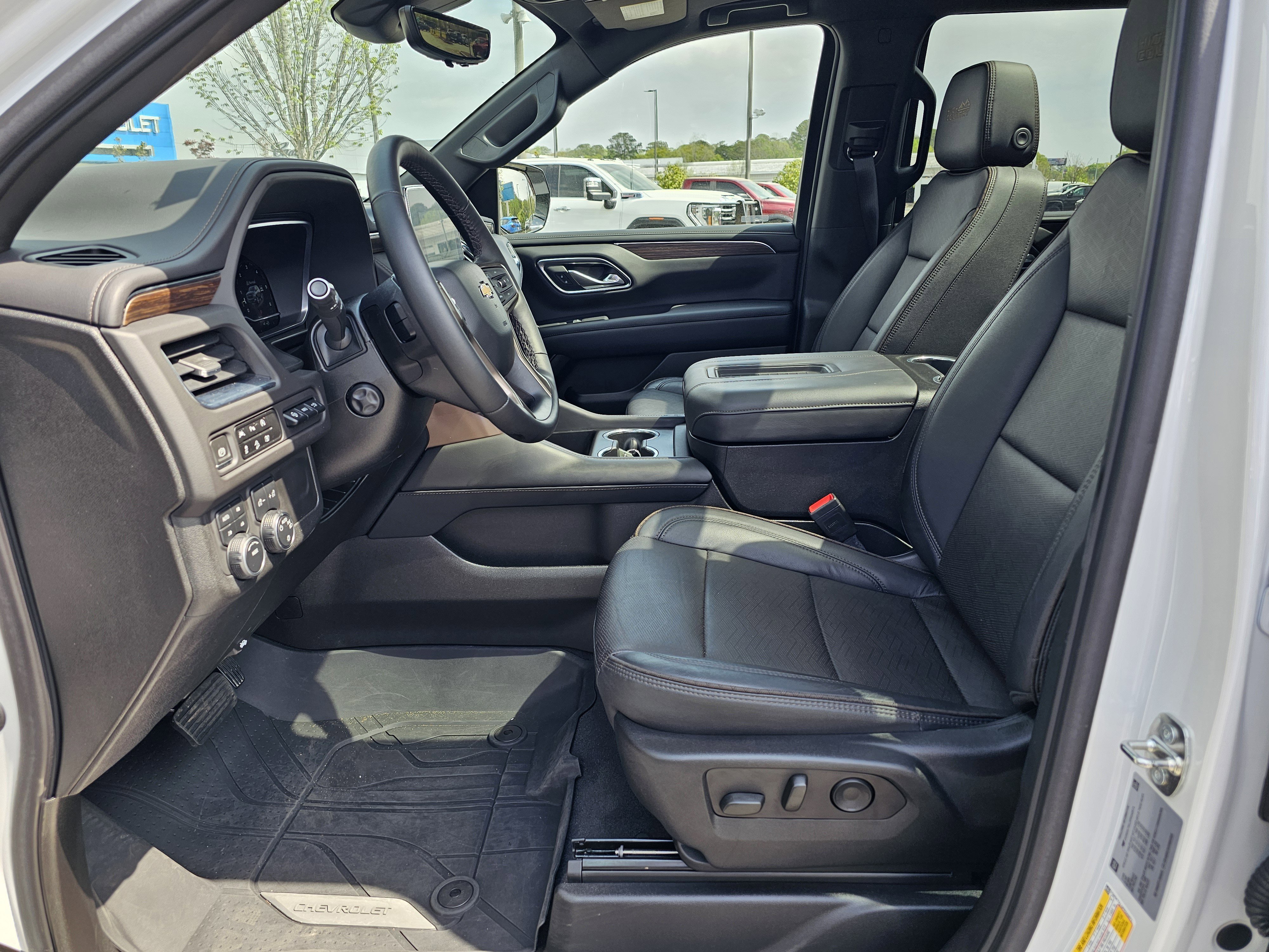 Used 2023 Iridescent Pearl Tricoat Chevrolet High Country image 20