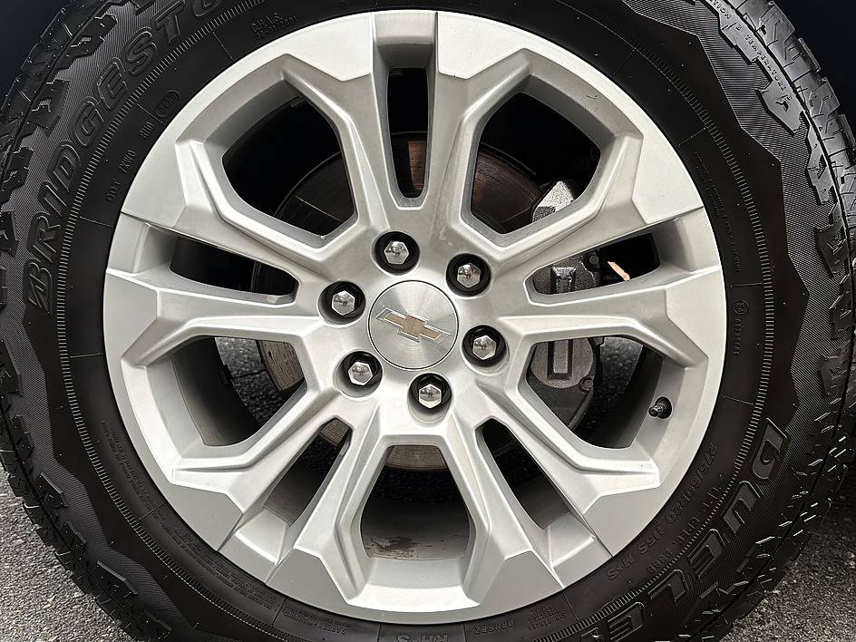 Used 2023 Iridescent Pearl Tricoat Chevrolet LTZ image 8