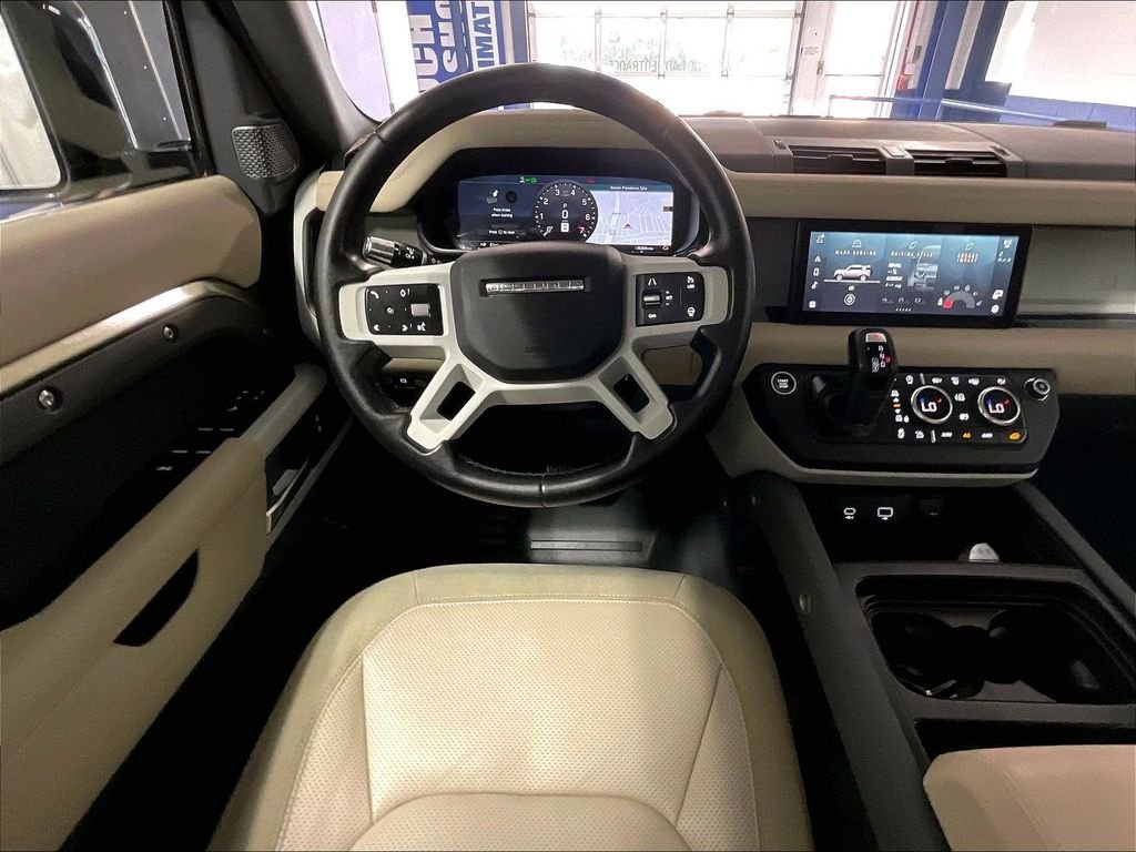 Used 2020 Green Land Rover SE image 17
