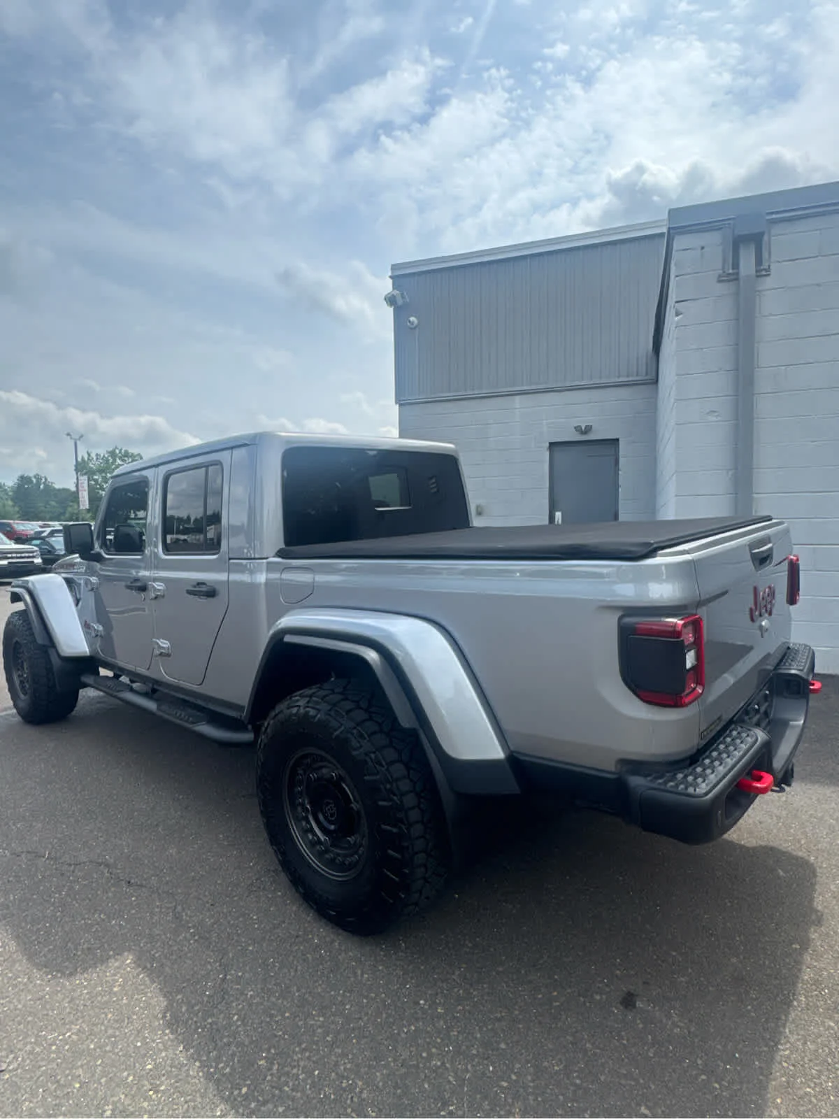 Used 2020 Billet Silver Clearcoat Metallic Jeep Rubicon image 5