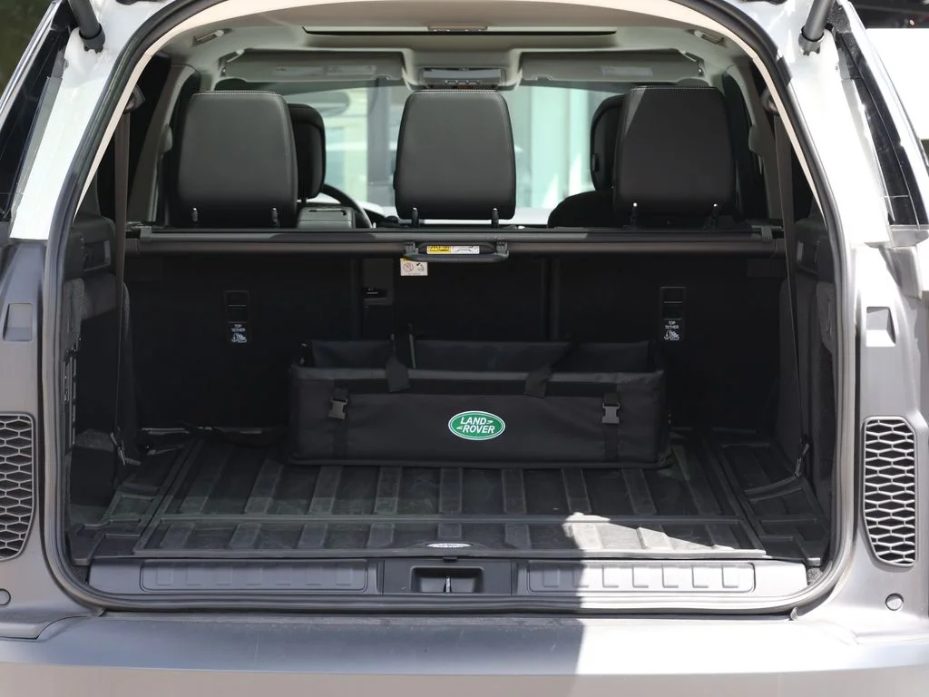 Used 2024 White Land Rover S image 8