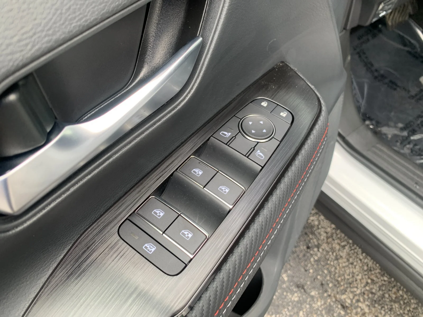 New 2026 Aspen White TriCoat / Super Black Two-tone Nissan SR image 12