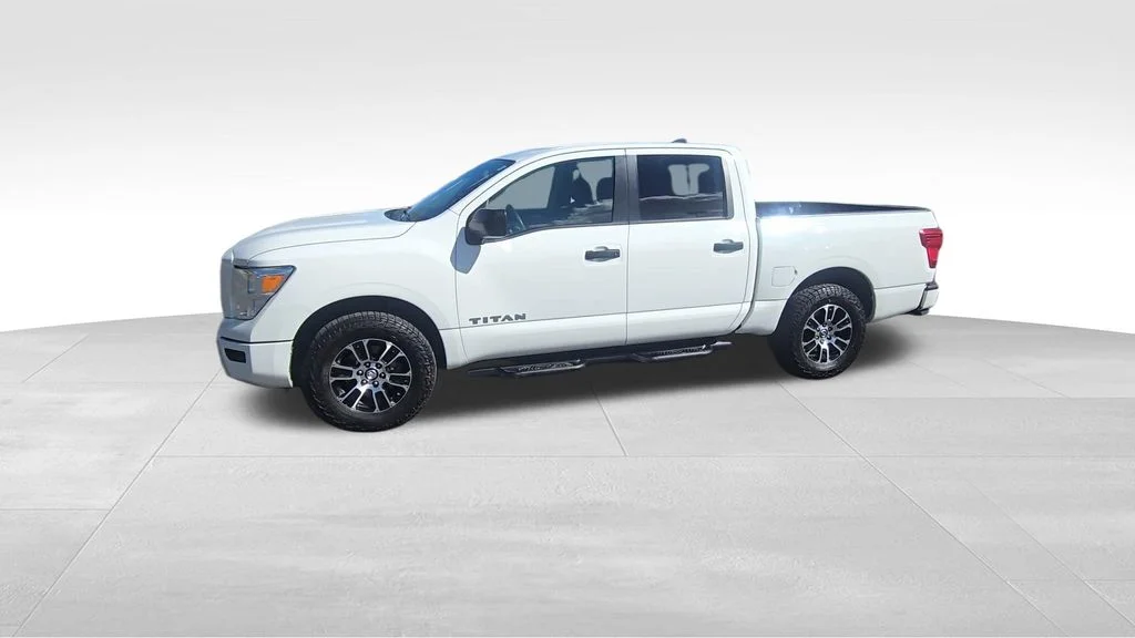 Used 2022 Glacier White Nissan SV image 4