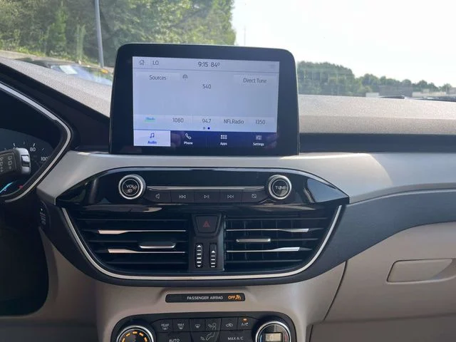 Used 2020 Agate Black Metallic Ford SE image 27