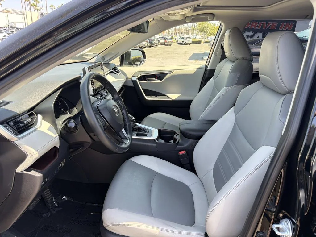 Used 2019 Midnight Black Metallic Toyota Limited image 23