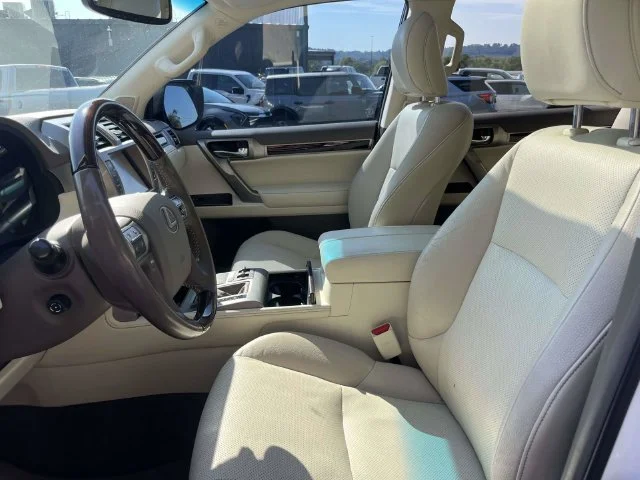 Used 2018 White Lexus 460 image 22
