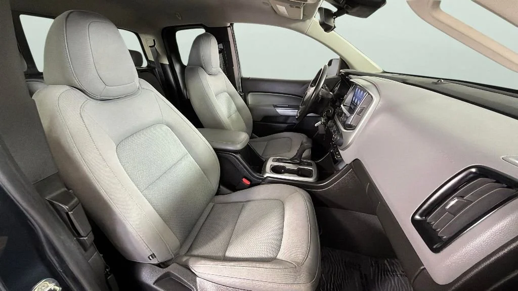 Used 2019 SHADOW GRAY METALLIC Chevrolet 2WD LT image 31
