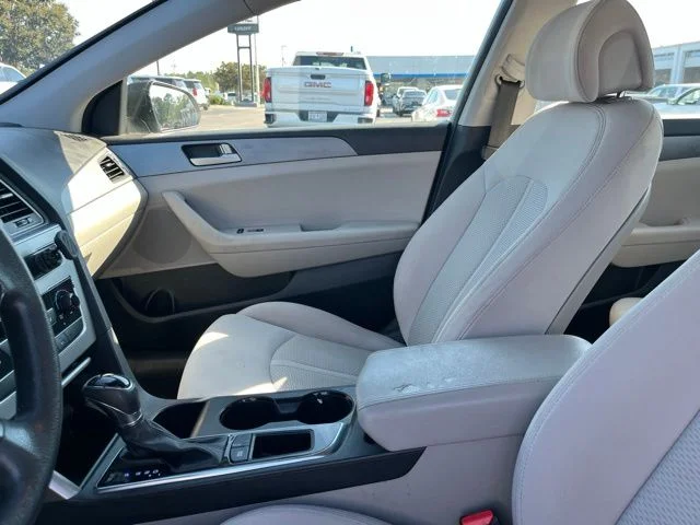 Used 2017 Gray Hyundai Base image 10