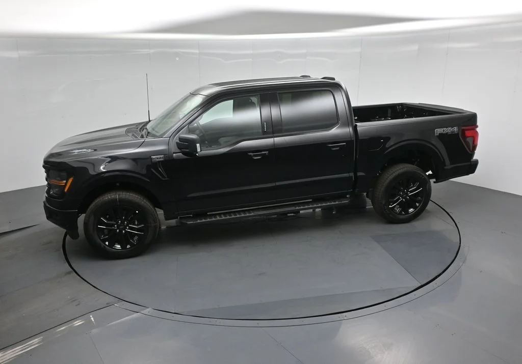 New 2026 Agate Black Metallic Ford XLT image 40