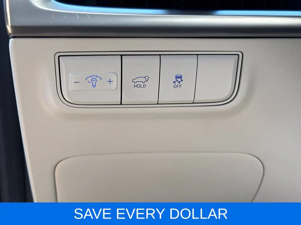 Used 2025 Black Hyundai SEL Convenience image 8