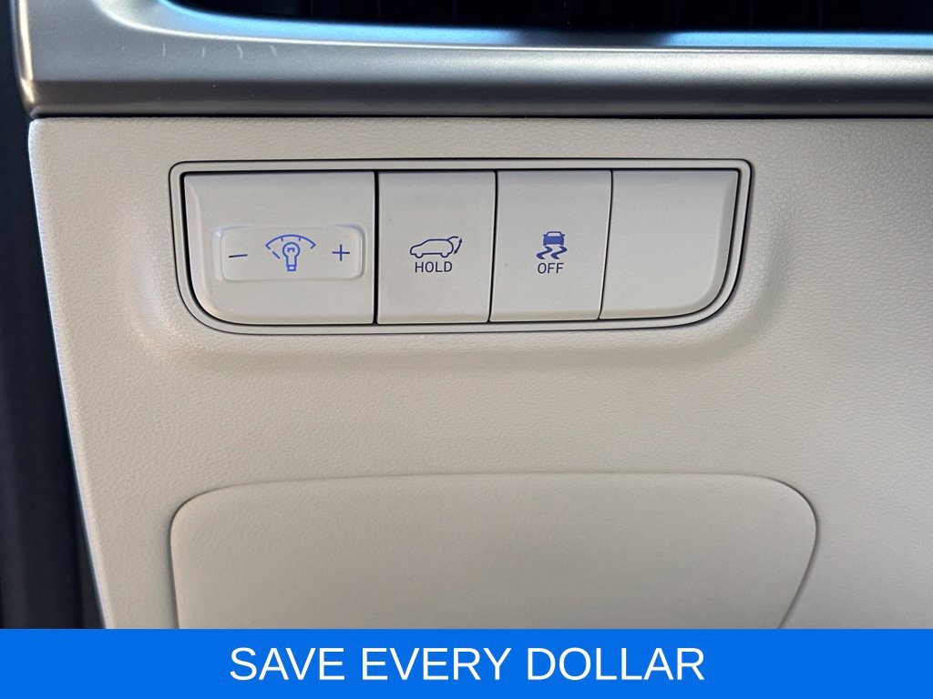 Used 2025 Black Hyundai SEL Convenience image 8