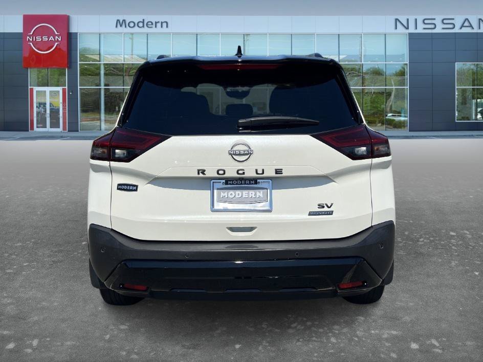 Certified Used 2023 Pearl White Tricoat/Super Black Nissan SV image 6