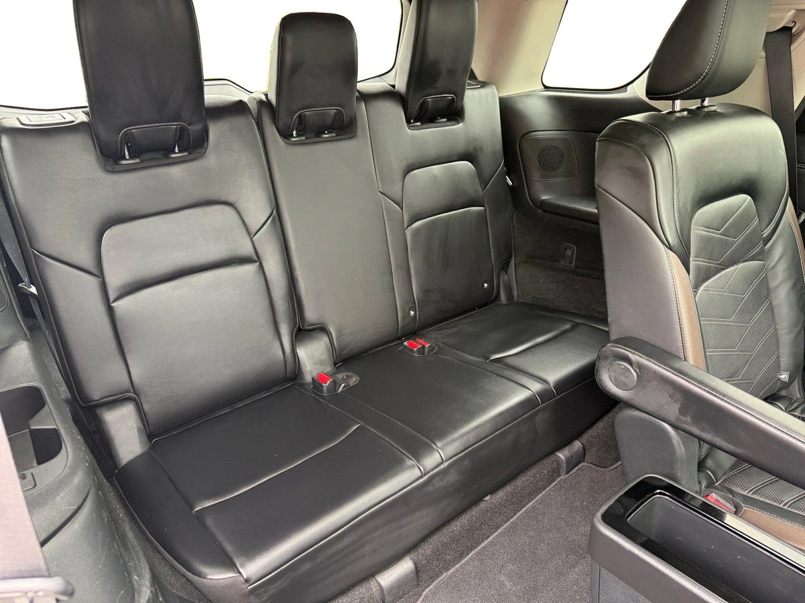 Used 2023  Nissan Platinum image 27