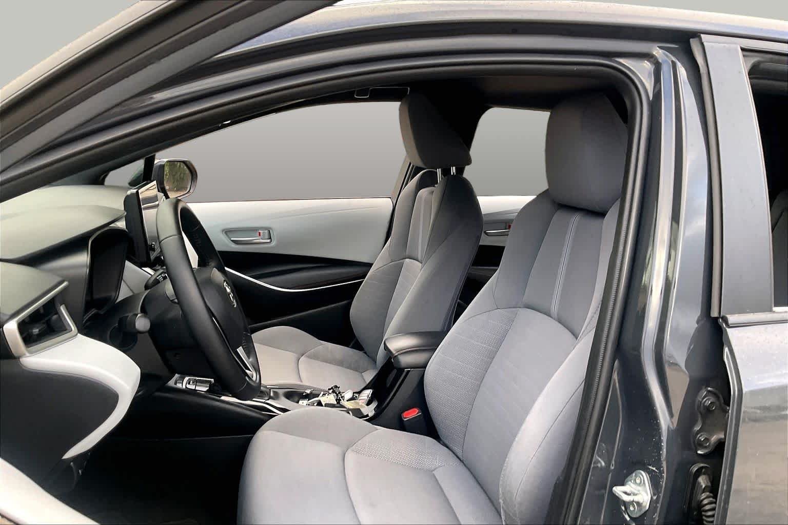 Used 2025 Underground Toyota Hybrid SE image 7