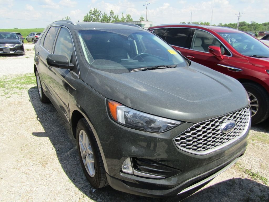 Used 2023 Green Ford SEL image 7