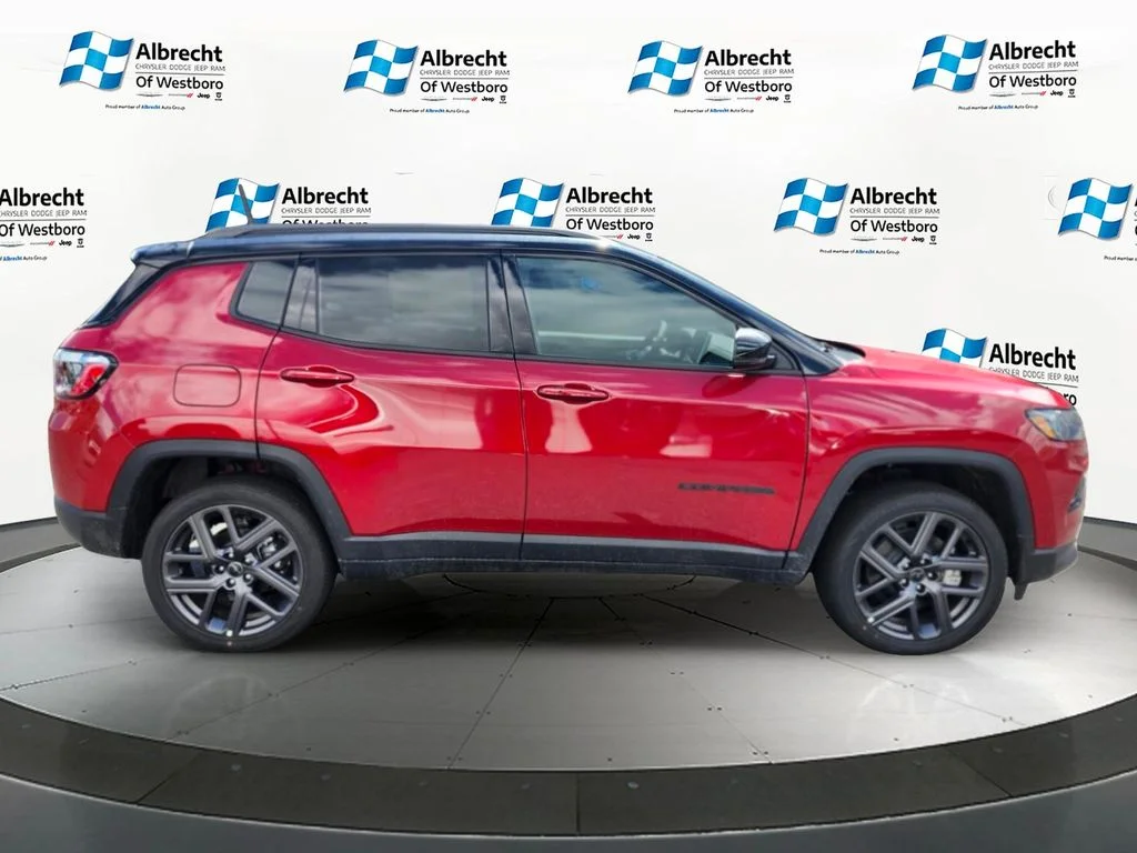 New 2026 Red Hot Pearl-Coat Exterior Paint Jeep Limited image 6