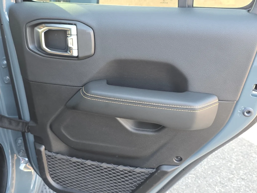 Used 2025 Anvil Clear Coat Jeep Sahara 4xe image 23