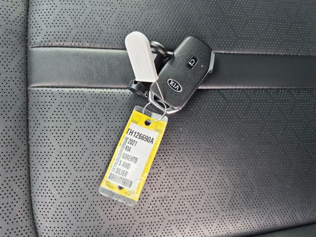 2021 Kia Sorento S - Photo 34