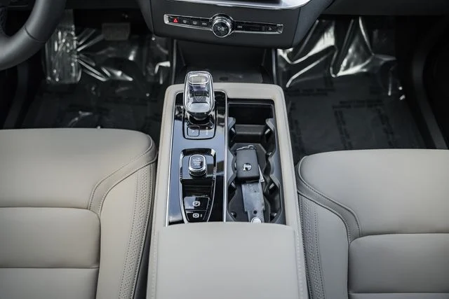 New 2026 Denim Blue Volvo T8 Plus image 27