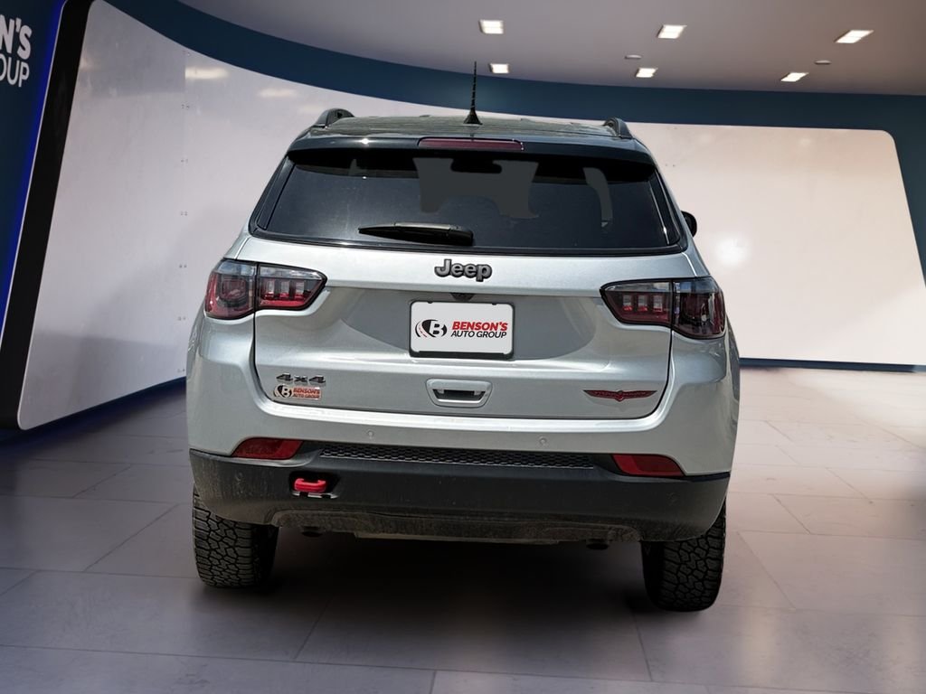Used 2025 Silver Jeep Trailhawk image 4