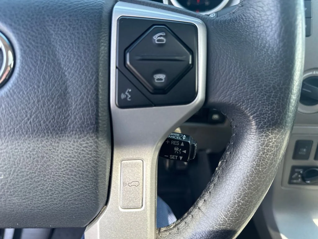 Used 2017 Black Toyota Platinum image 29