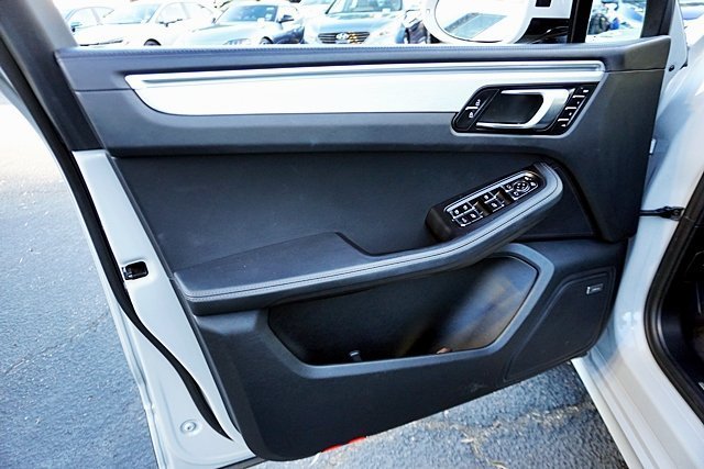 Used 2021 Beige Porsche Turbo image 32