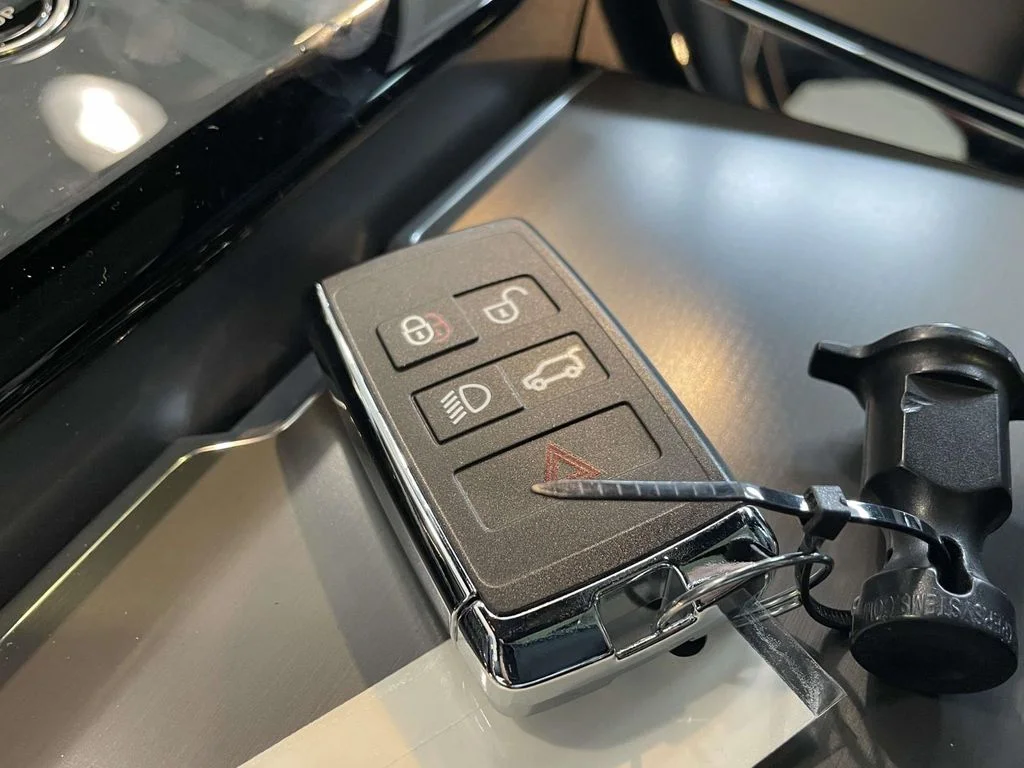 New 2026 Santorini Black Land Rover SE image 40