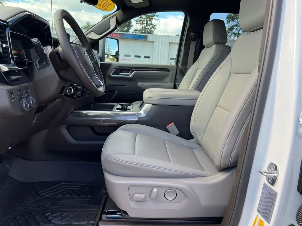 2025 Chevrolet Silverado 2500 HD LTZ - Photo 9