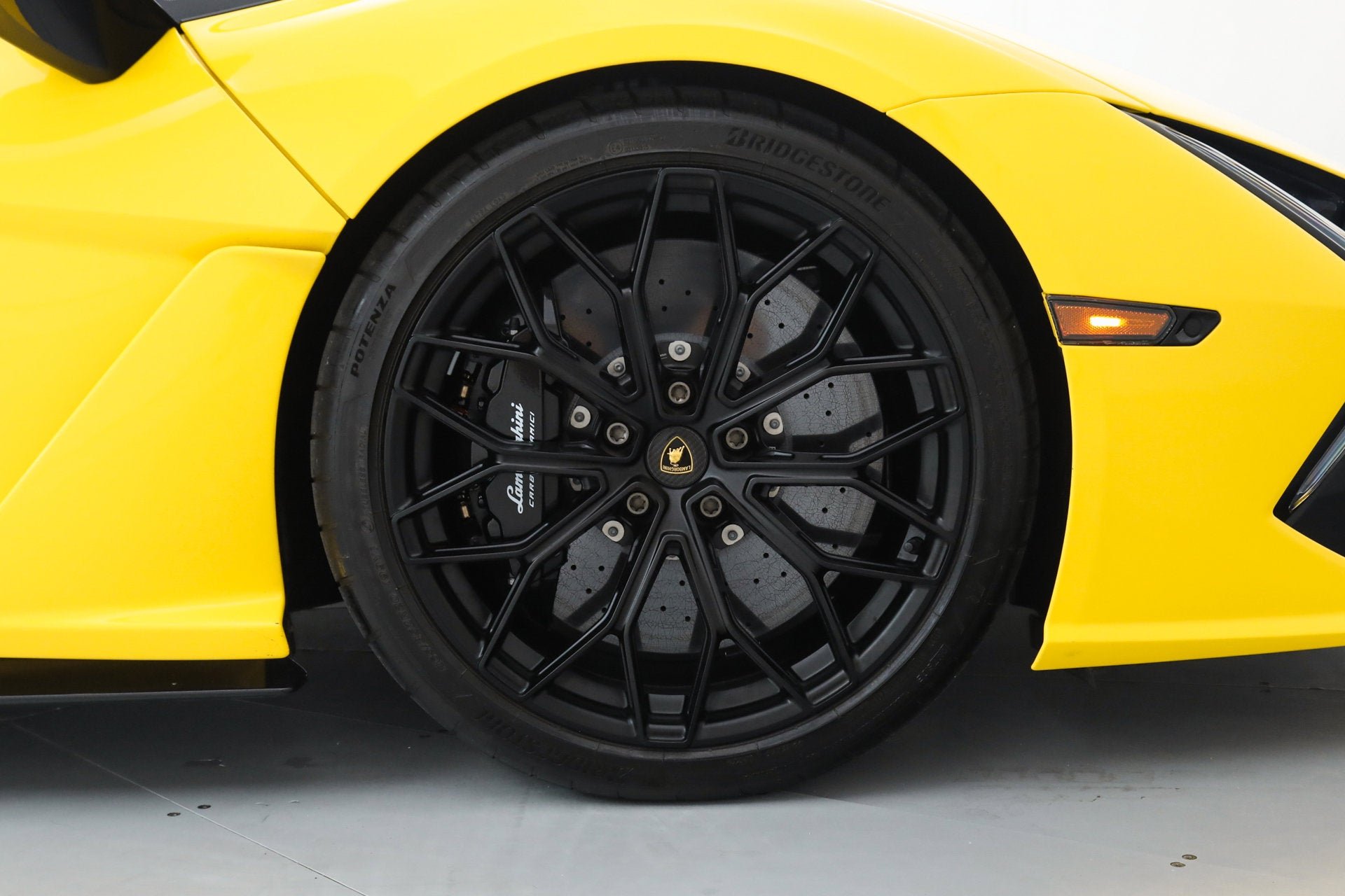 2024 Lamborghini Revuelto Base - Photo 39