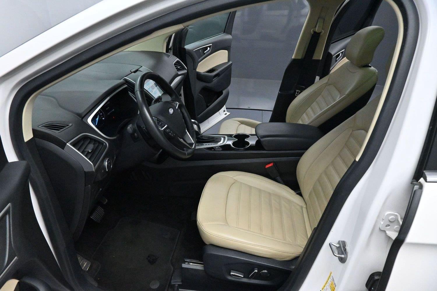 Used 2017 White Platinum Metallic Tri-Coat Ford SEL image 12