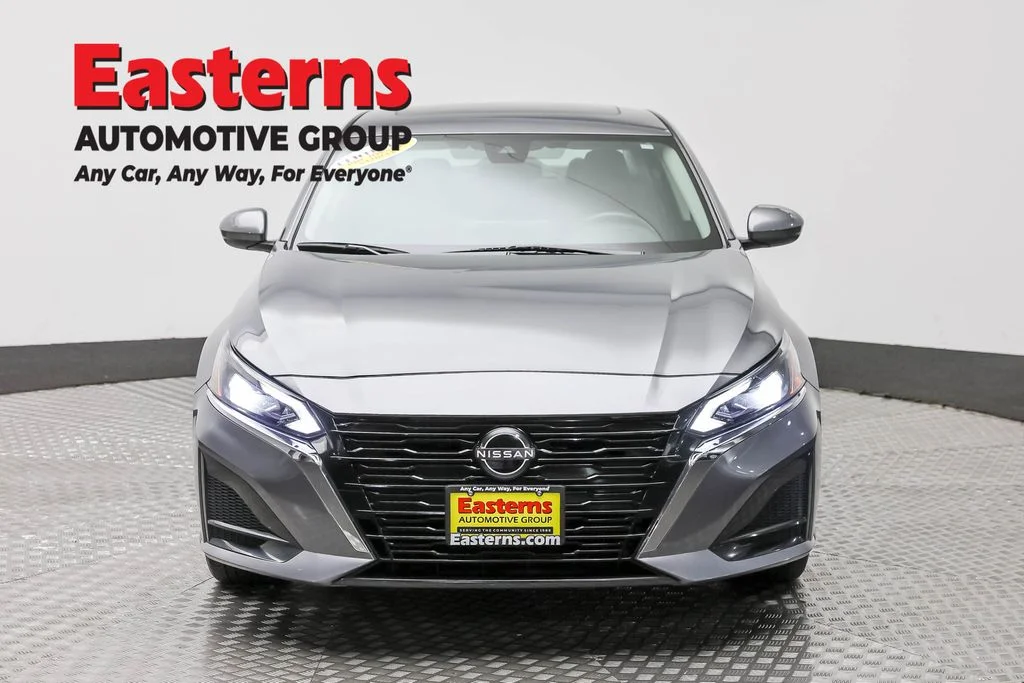 Used 2024 Gray Nissan 2.5 SV image 2