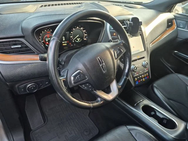 Used 2017 Silver Lincoln Reserve image 16