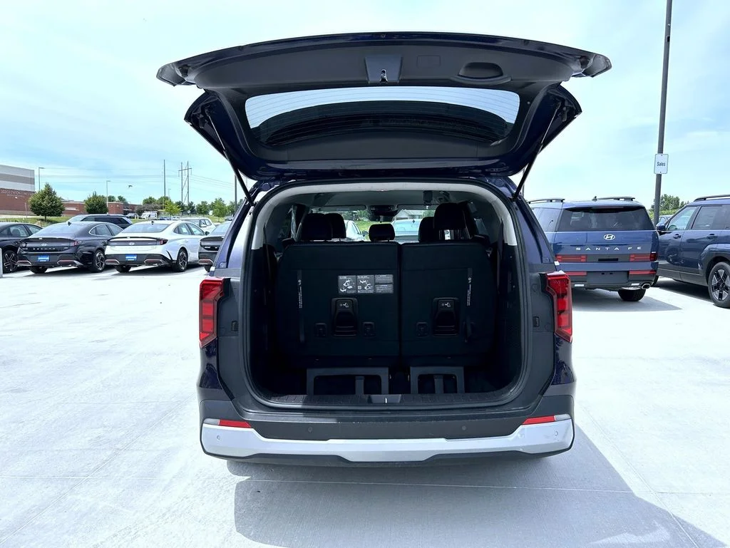 Used 2025 Blue Kia LXS image 22