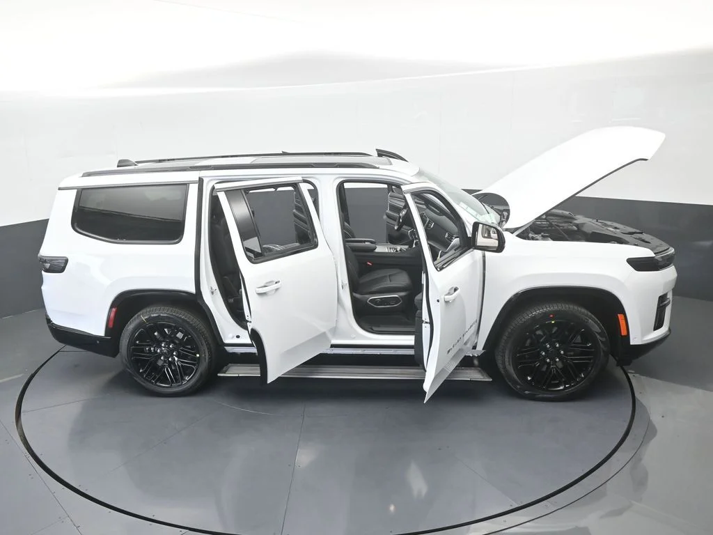 New 2026 Bright White Clear-Coat Exterior Paint Jeep Limited Reserve image 73