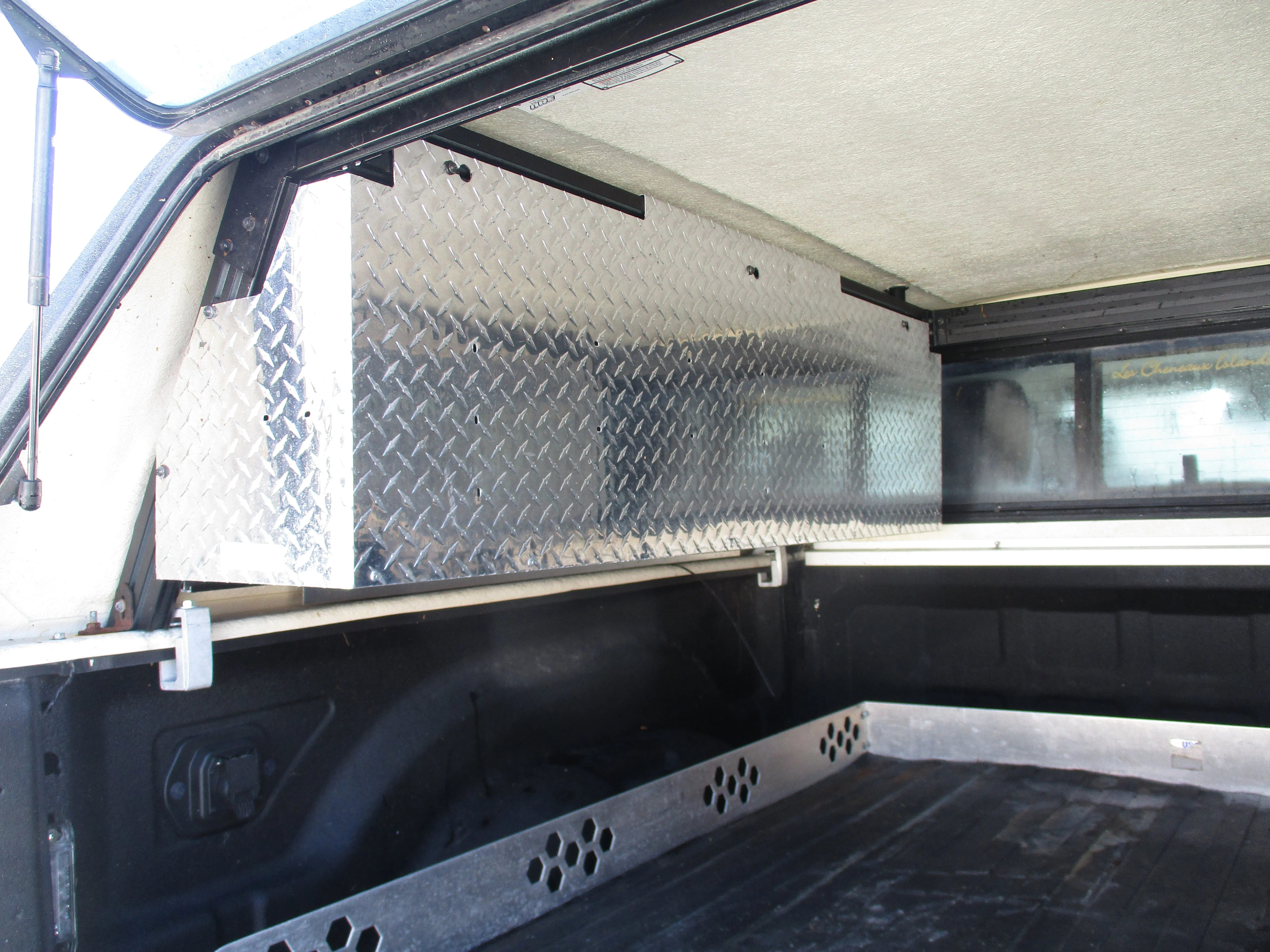 Used 2016 Brilliant Black Crystal Pearlcoat Ram Laramie image 11