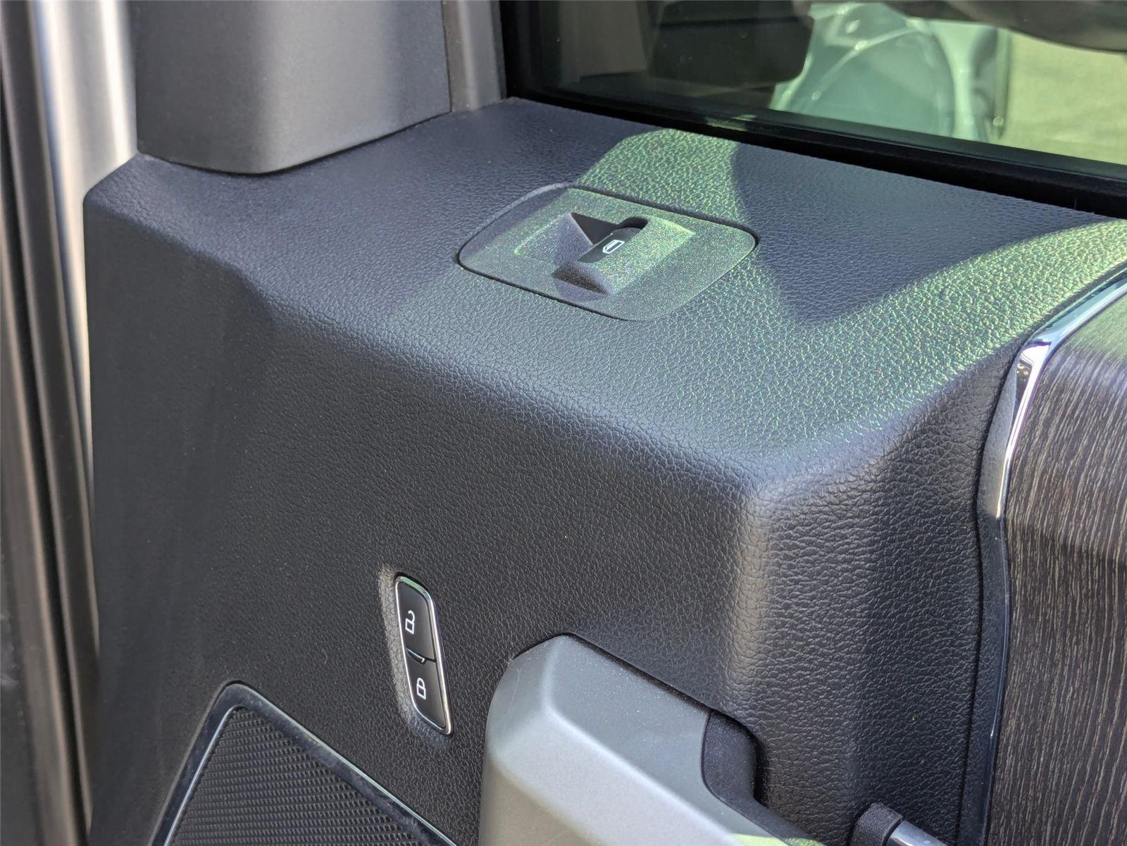 Used 2020 Iconic Silver Metallic Ford LARIAT image 35