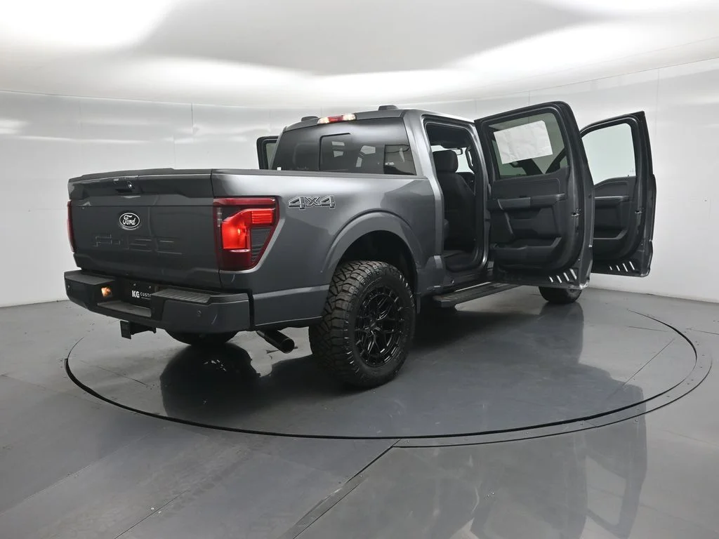 New 2026 Carbonized Gray Metallic Ford XLT image 5
