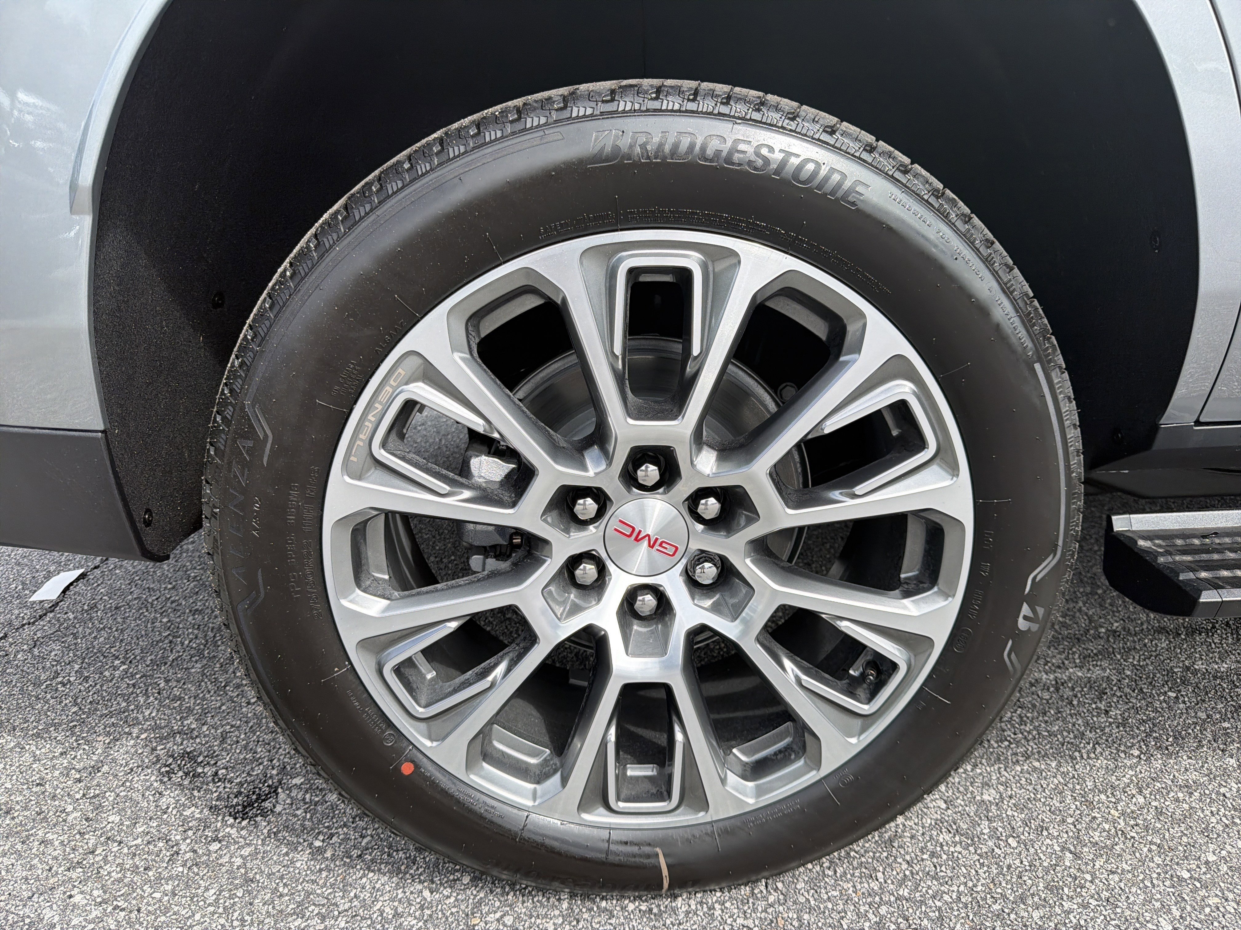 2026 GMC Yukon Denali - Photo 18