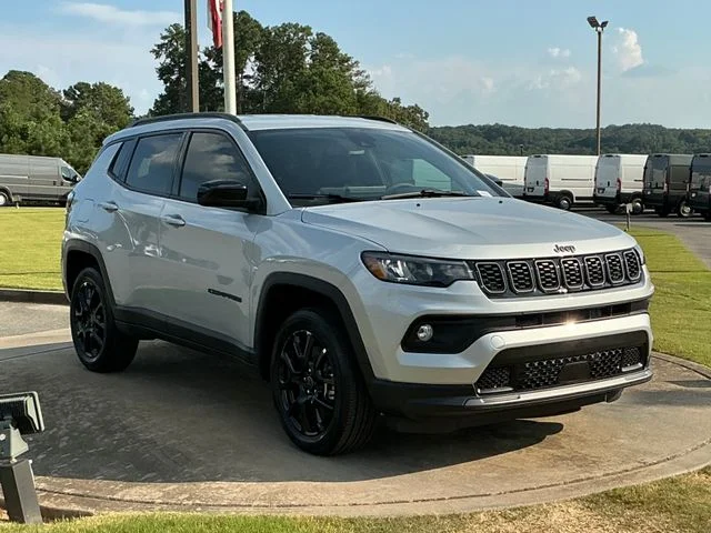 New 2026 Silver Zynith Metallic Clear-Coat Exterior Paint Jeep Latitude image 9