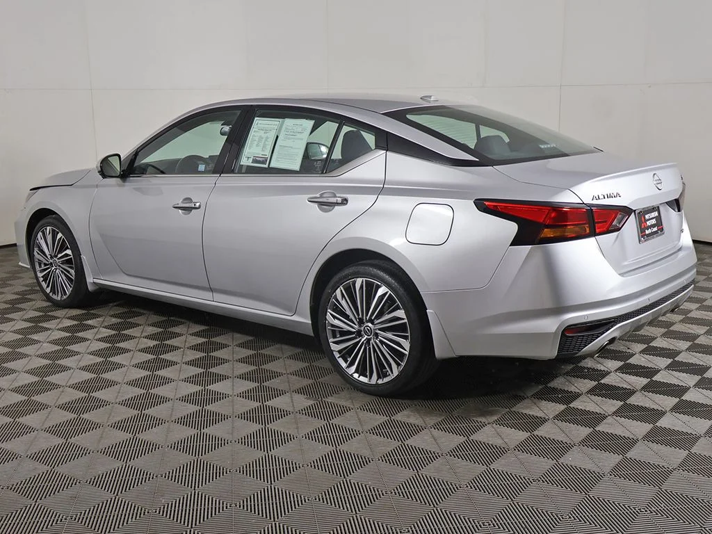 Used 2024 Silver Nissan 2.5 SL image 15